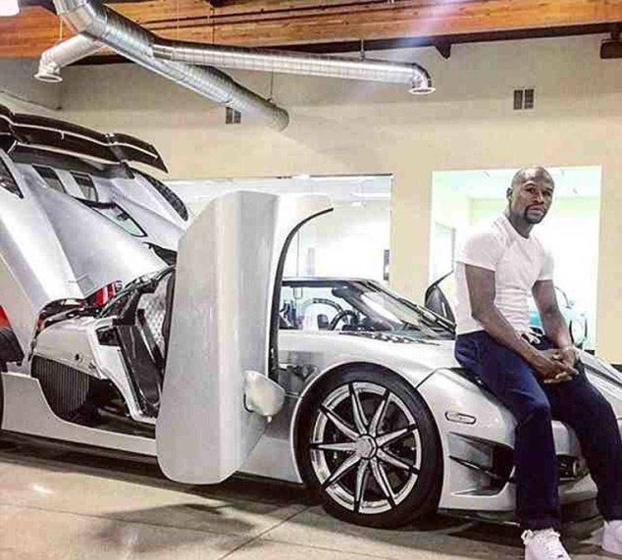 Imagini FABULOASE! Cum arata noua masina de 4.2 mil euro cumparata de Mayweather! Prinde 408 km/h si sunt doar 3 modele in lume_1