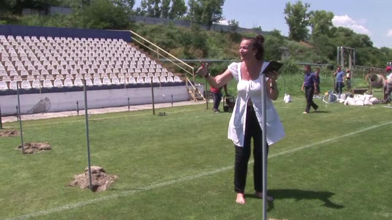 Scene FABULOASE la Galati! Terenul Otelului a fost ZIDIT. Un gard a aparut in mijlocul terenului. Imagini UNICE in lume_8