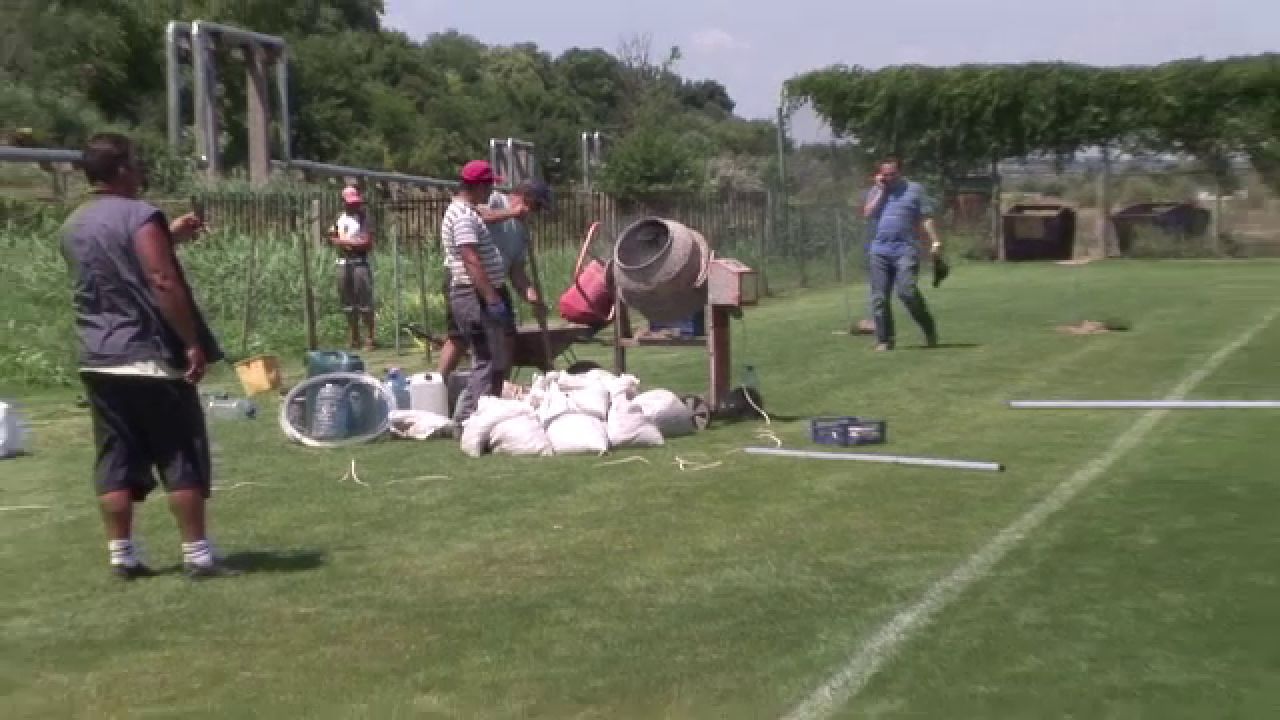 Scene FABULOASE la Galati! Terenul Otelului a fost ZIDIT. Un gard a aparut in mijlocul terenului. Imagini UNICE in lume_9