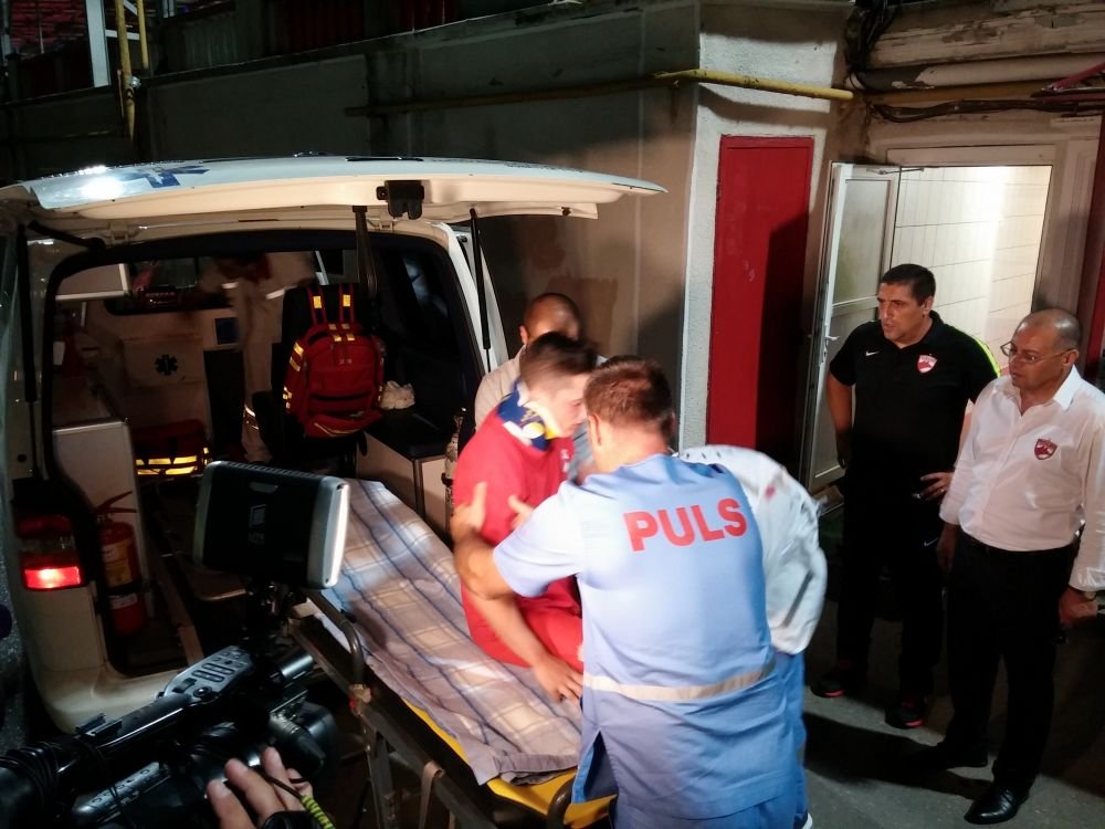 FOTO Filip, transportat de urgenta la spital! A fost lovit cu GENUNCHIUL in cap de un adversar! Verdictul medicilor