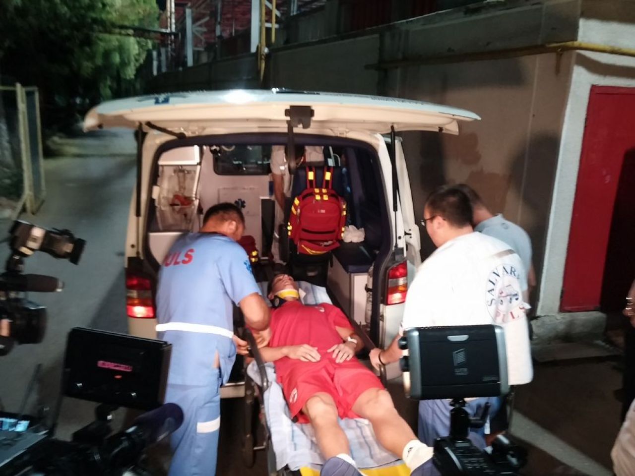 FOTO Filip, transportat de urgenta la spital! A fost lovit cu GENUNCHIUL in cap de un adversar! Verdictul medicilor_3