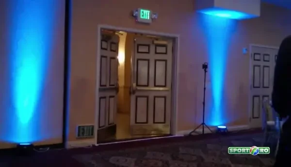 GENIAL! Asa ceva nu s-a mai vazut pana acum! Ce se intampla cand mirele se apuca de break dance la nunta! VIDEO