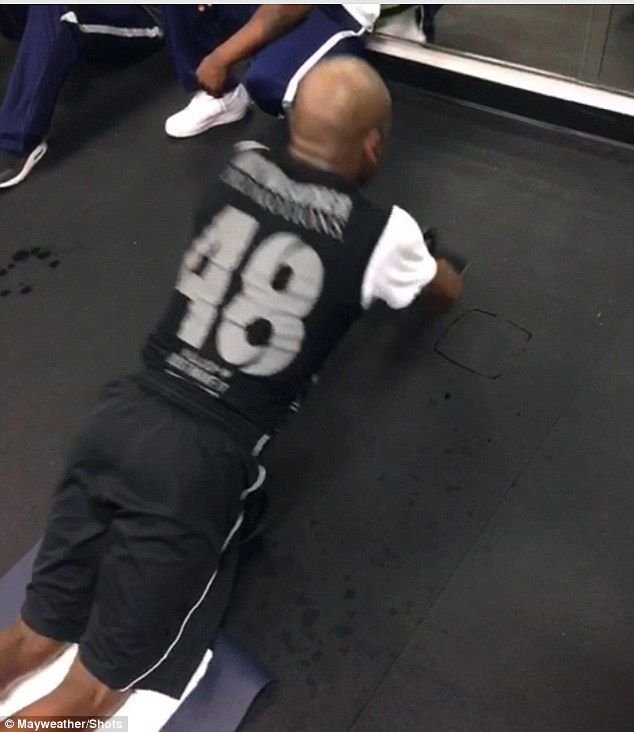 Toata lumea a fost surprinsa sa se trezeasca cu Mayweather aici! Unde a fugit de la sala, din timpul antrenamenului_7