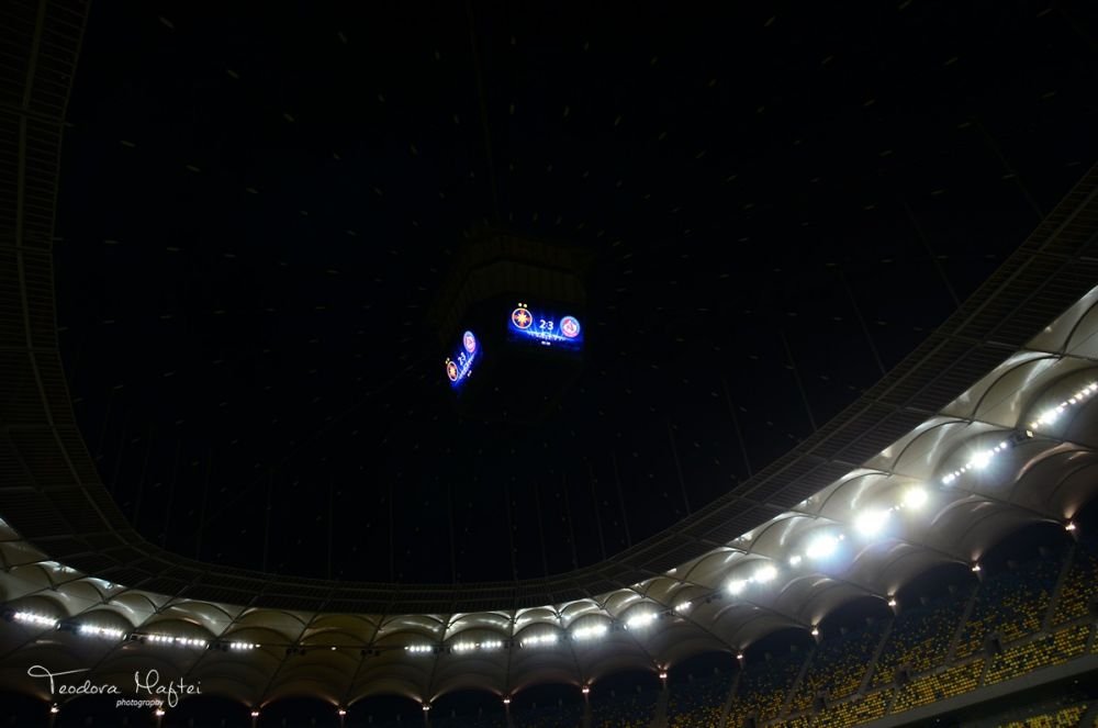 Imaginea serii pe National Arena: Papp si Cojocaru s-au intors din reflex sa aplaude galeriile :)) 100 de imagini tari care nu s-au vazut la TV_49
