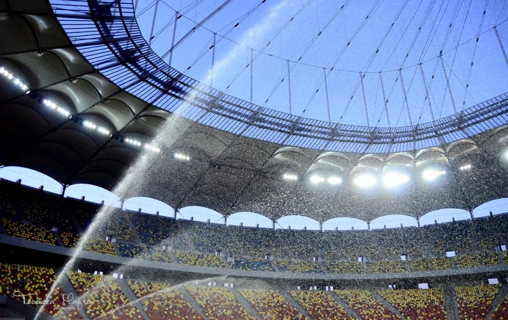 Imaginea serii pe National Arena: Papp si Cojocaru s-au intors din reflex sa aplaude galeriile :)) 100 de imagini tari care nu s-au vazut la TV_87