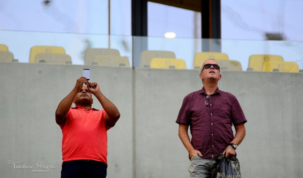 Imaginea serii pe National Arena: Papp si Cojocaru s-au intors din reflex sa aplaude galeriile :)) 100 de imagini tari care nu s-au vazut la TV_89