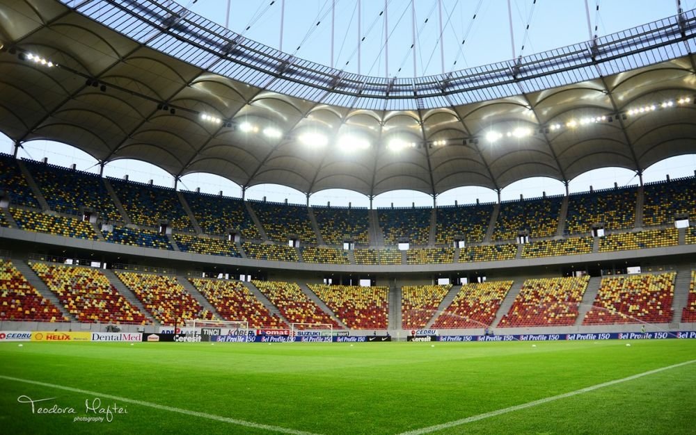 Imaginea serii pe National Arena: Papp si Cojocaru s-au intors din reflex sa aplaude galeriile :)) 100 de imagini tari care nu s-au vazut la TV_90