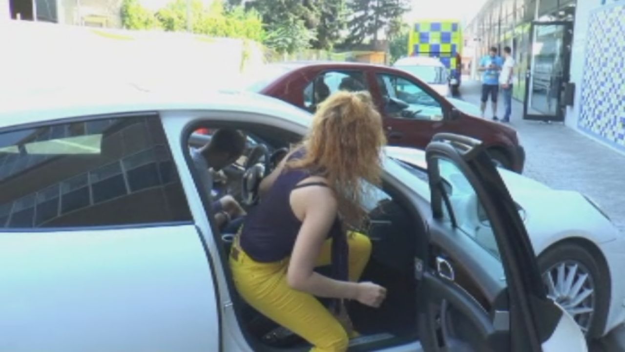 Aparitie halucinanta in cantonamentul Petrolului! Ce jucator a aparut cu o masina de 200.000 de euro! SUPER VIDEO_1