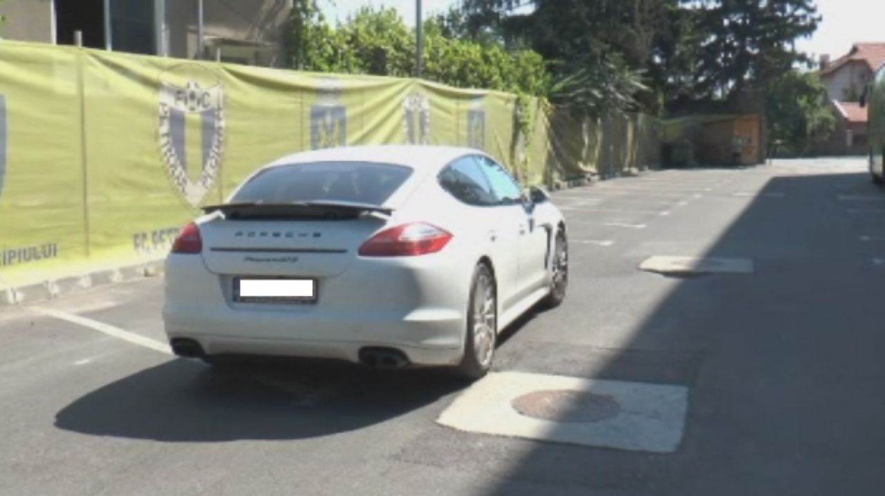 Aparitie halucinanta in cantonamentul Petrolului! Ce jucator a aparut cu o masina de 200.000 de euro! SUPER VIDEO_2