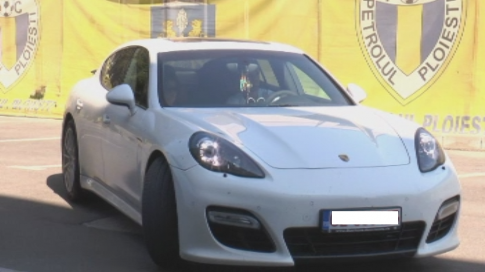 Aparitie halucinanta in cantonamentul Petrolului! Ce jucator a aparut cu o masina de 200.000 de euro! SUPER VIDEO_3