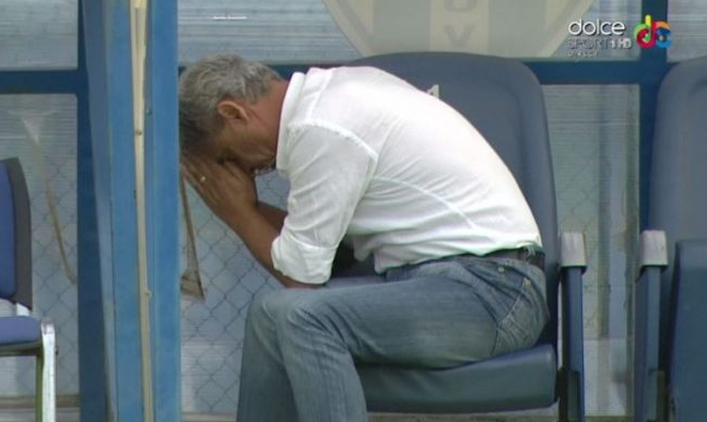Imaginea etapei in Liga I! Cartu nu a putut sa se uite la penalty-ul ratat de Ferfelea. Cum a urmarit executia