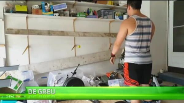 Cum poti sa-ti DISTRUGI casa cu o haltera? Ce a patit un chinez :)