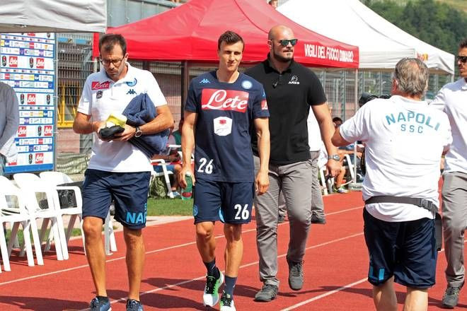 Primele imagini cu Chiriches in tricoul lui Napoli! TATUAJUL cu care i-a impresionat pe italieni la vizita medicala! FOTO