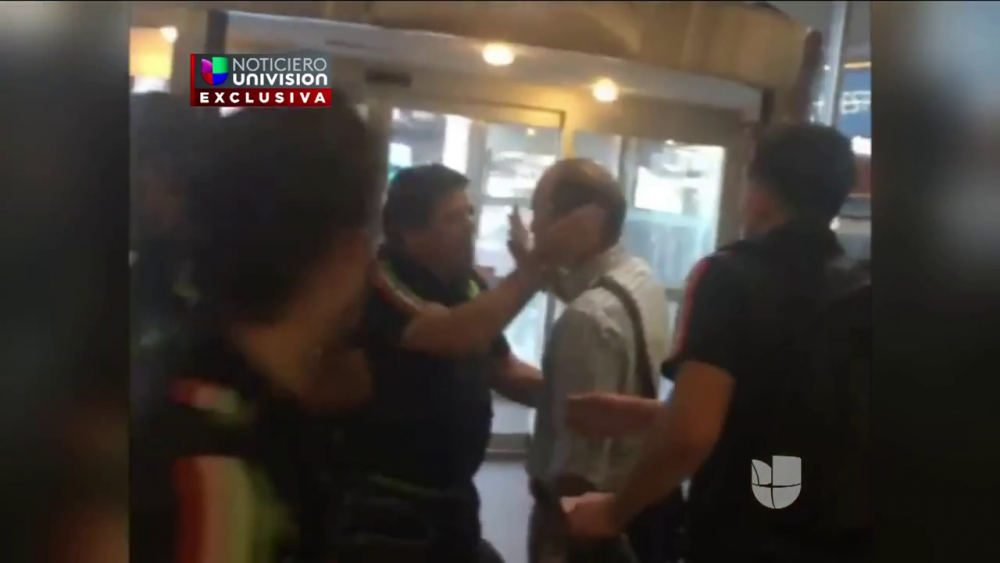 Selectionerul Mexicului, DAT AFARA la cateva zile dupa ce a castigat Gold Cup! A agresat un jurnalist pe aeroport! VIDEO