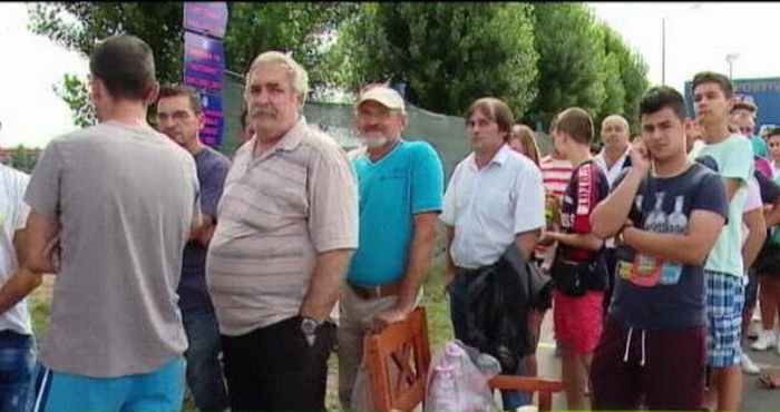 Sarbatoare la Targu Mures! Tot orasul s-a pus la cozi sa prinda un bilet la meciul cu Saint Etienne: De 40 de ani astept momentul asta