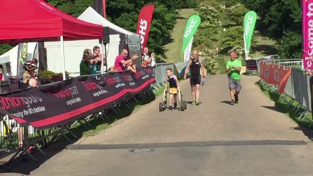 Victoria superba a unui copil cu paralizie cerebrala care a reusit sa termine un TRIATLON