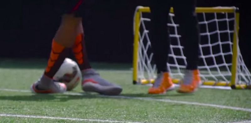 FANTASTIC! Ce se intampla atunci cand unul dintre cei mai tari pusti din lume joaca impotriva celui mai bun freestyler! Multi jucatori nici nu viseaza sa faca asa ceva
