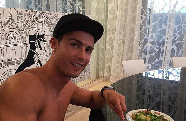 Pranzul campionilor | Cum se mentine Cristiano Ronaldo intr-o forma de invidiat inaintea noului sezon! Starul Realului a preluat moda pozelor cu mancare :)_2