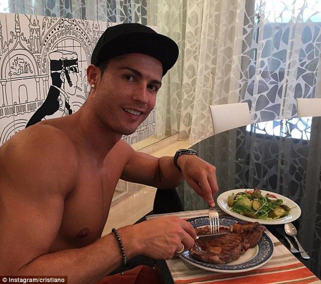 Pranzul campionilor | Cum se mentine Cristiano Ronaldo intr-o forma de invidiat inaintea noului sezon! Starul Realului a preluat moda pozelor cu mancare :)_3