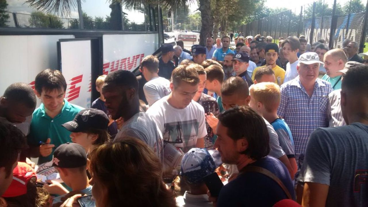FOTO | Stelistii, asaltati de fani si la antrenamentul de dimineata. Meciul cu FC Botosani se joaca cu casa inchisa! Echipele probabile_5