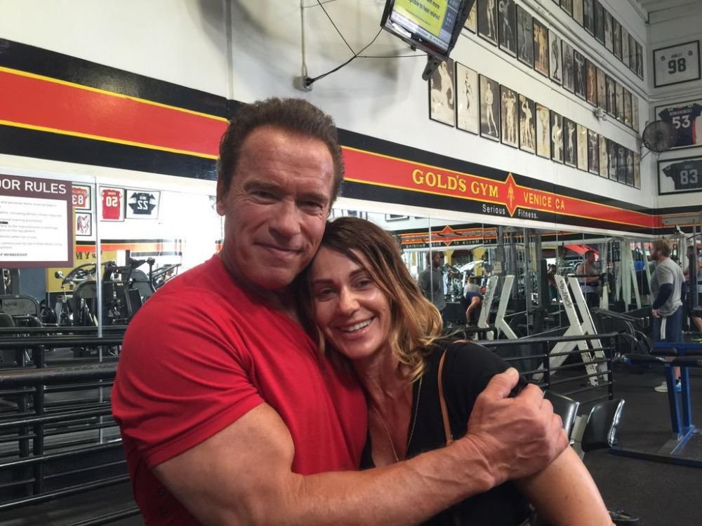 SUPER IMAGINI: Nadia l-a antrenat pe Arnold Schwarzenegger la sala! L-a pus sa faca 10 repetari pentru nota 10! VIDEO