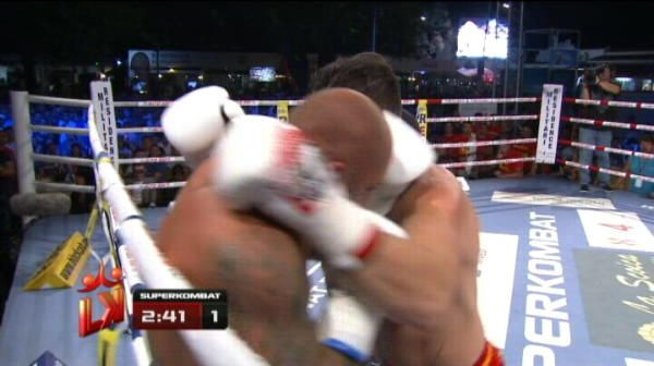 Scena SOCANTA in gala de la Mamaia! Un luptator a ramas fara PLEOAPA dupa o lovitura incredibila! Imagini interzise minorilor