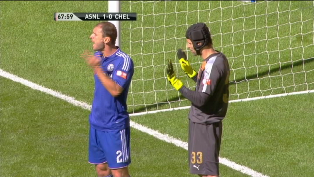 Schema BIZARA la Arsenal - Chelsea! Cum au incercat fostii colegi sa-i dea gol lui Cech in Supercupa Angliei. VIDEO