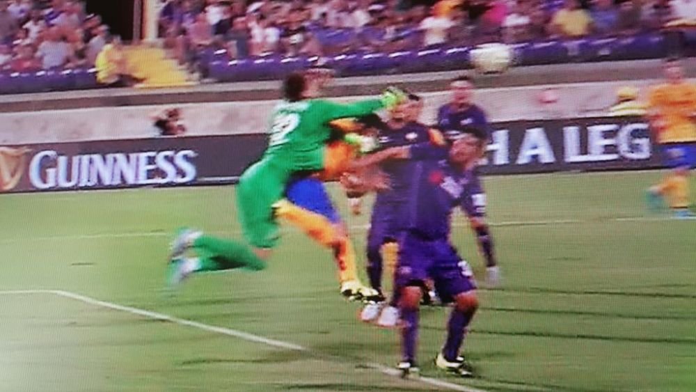 Portarul roman o cere Tatarusanu, titular contra Barcelonei! Ciocnire VIOLENTA cu Suarez! VIDEO