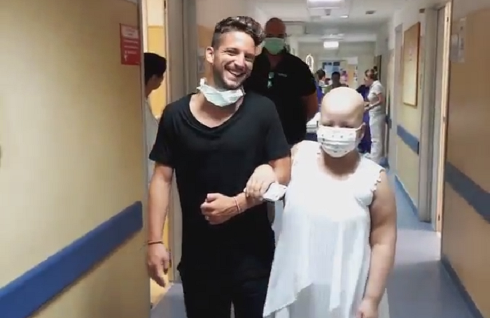 Super emotionant! Gestul urias facut de Dries Mertens, cel mai bun prieten al lui Nesu, pentru o fetita aflata pe patul de moarte VIDEO_3