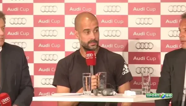 La ce se uita asa Pep? Moment SENZATIONAL la conferinta lui Guardiola! Ce facea langa Rafa Benitez! VIDEO