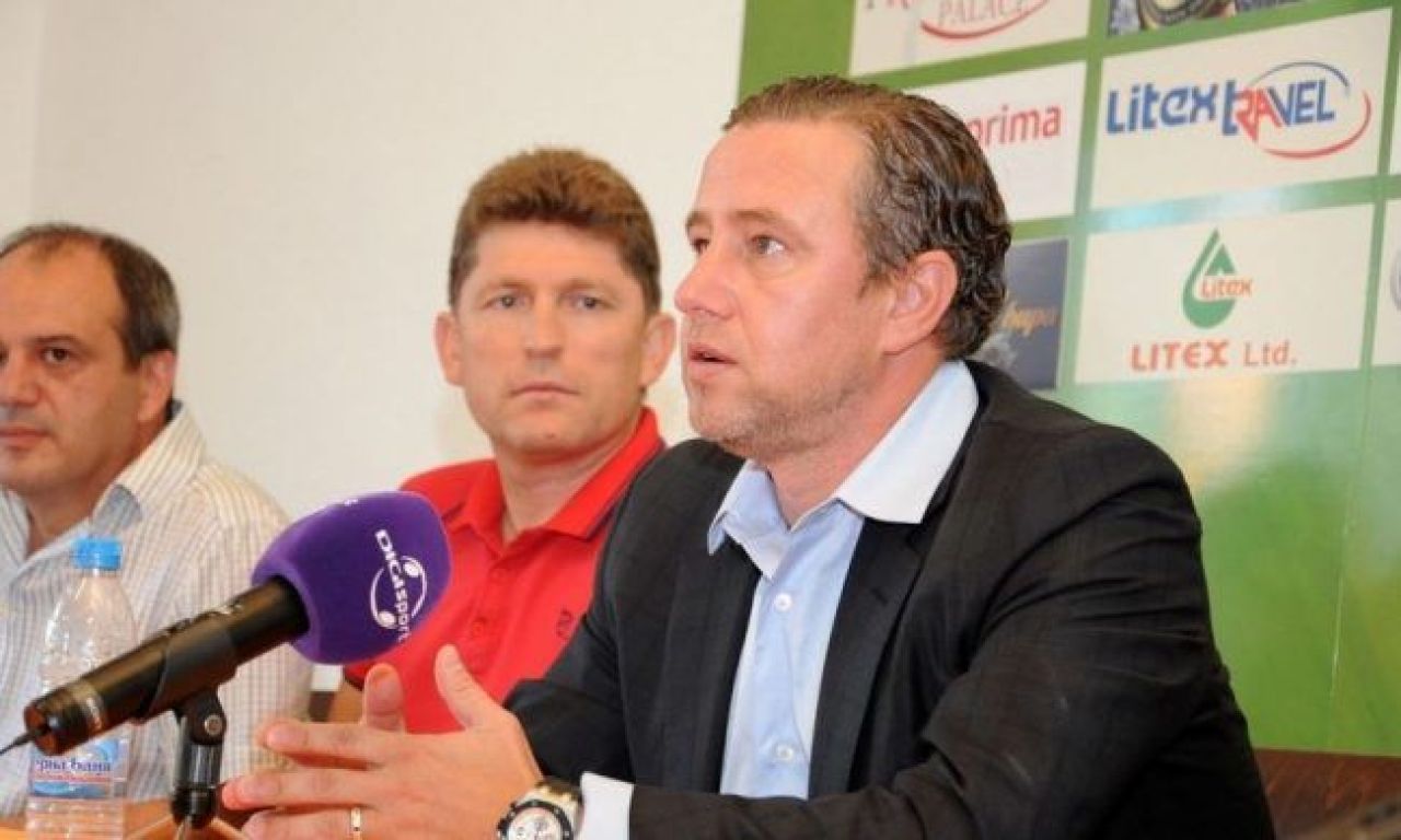 OFICIAL | Reghecampf, prezentat la Litex Lovech. Antrenorul va debuta in weekend pe banca noii sale echipe: