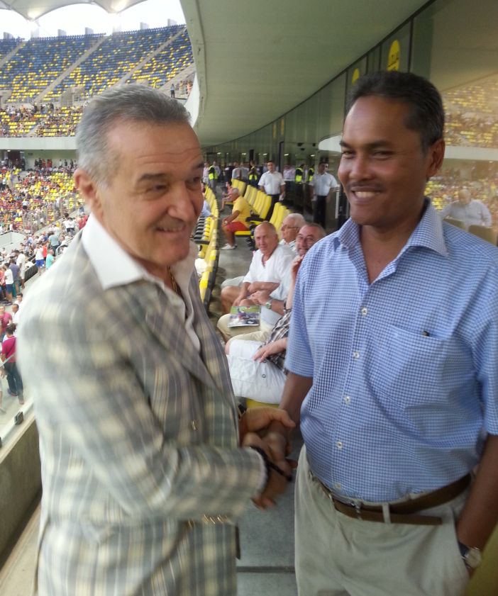 Aparitie surpriza in loja Stelei! Cu cine a urmarit Gigi Becali derby-ul cu Dinamo FOTO_3