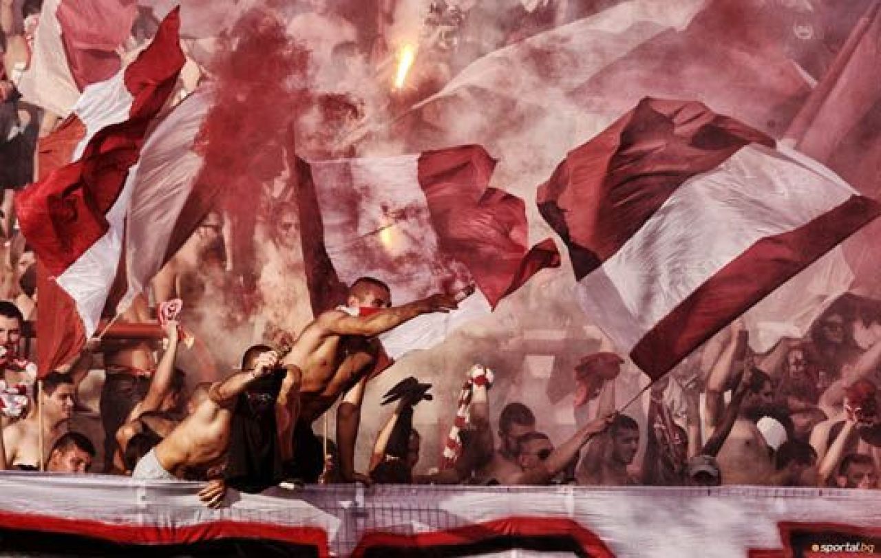 Steaua Romaniei, campioana, dar fara fani; Steaua Bulgariei, atmosfera senzationala in Liga a III-a. Imagini surprinse in weekend_4