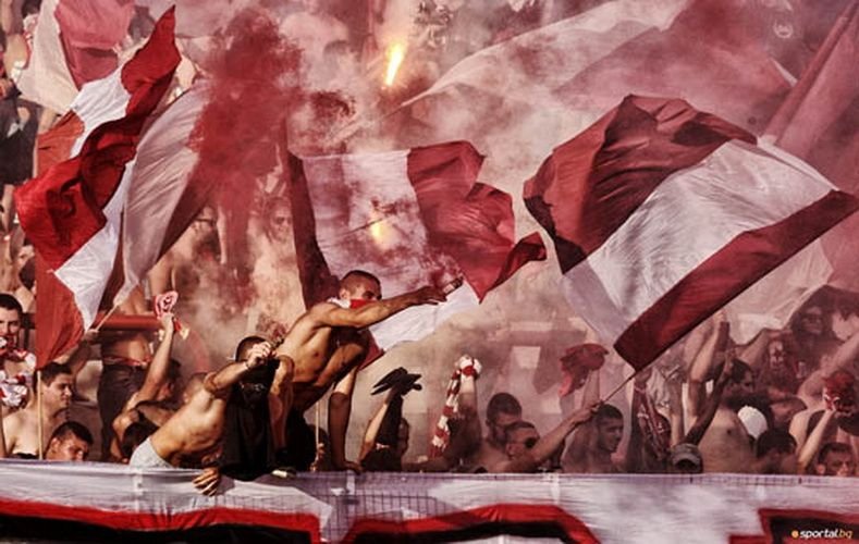 Steaua Romaniei, campioana, dar fara fani; Steaua Bulgariei, atmosfera senzationala in Liga a III-a. Imagini surprinse in weekend_6
