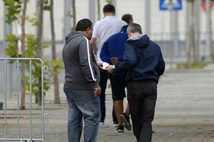 Minune! Primul bisnitar prins in timp ce vindea bilete la National Arena. Ce i-au facut jandarmii