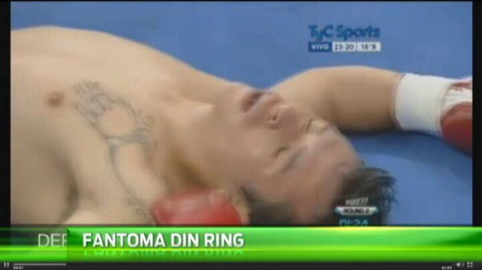 Asta e cea mai penibila simulare in ring! Cum a fost facut KO de o fantoma acest boxer :) VIDEO