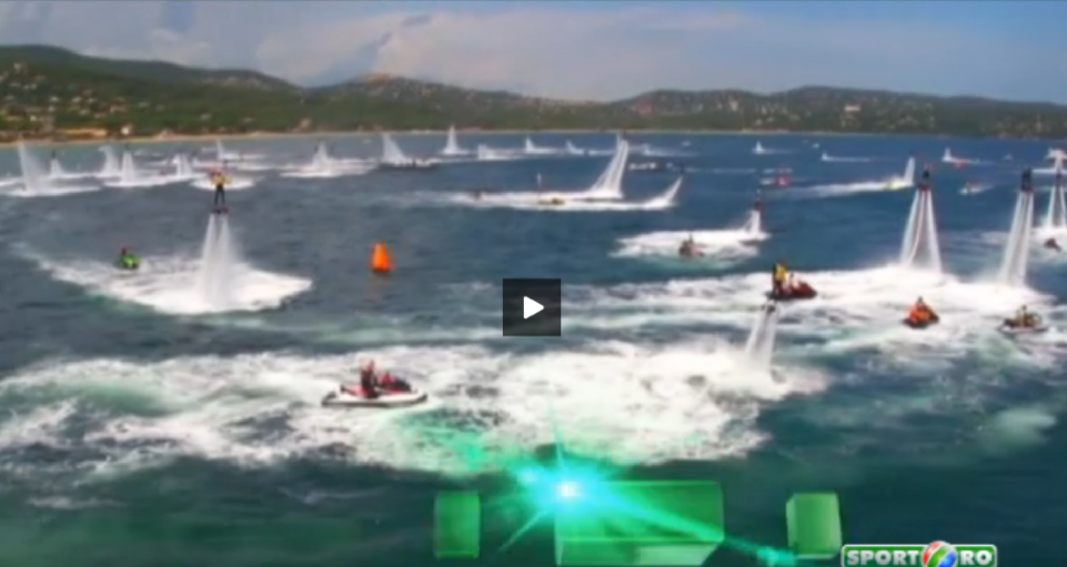 Imagini ireale: 58 de oameni-delfin au facut flyboard in acelasi timp si au stabilit un nou record mondial VIDEO