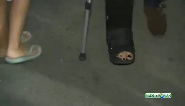 IMAGINI EPOCALE: Printul Cristea, aproape printesa :) A venit la meci cu unghiile facute la picioare: Am femeia mea! VIDEO