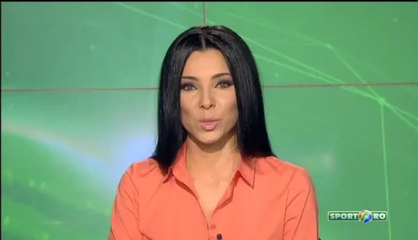 Cel mai spectaculos sport pe apa i-a cucerit pe romani, care invata sa inoate ca delfinii! VIDEO