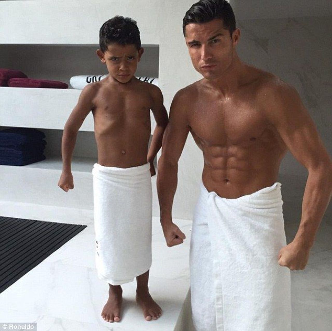Imaginea cu care Cristiano Ronaldo a cucerit astazi internetul! Detaliul care il face unul dintre cei mai bine platiti sportivi_3