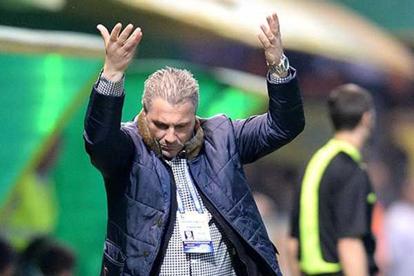 Sumudica, despre umilinta suferita de Steaua in EL: O tragedie pentru fotbalul romanesc . Antrenorul Astrei ii ia apararea lui Radoi