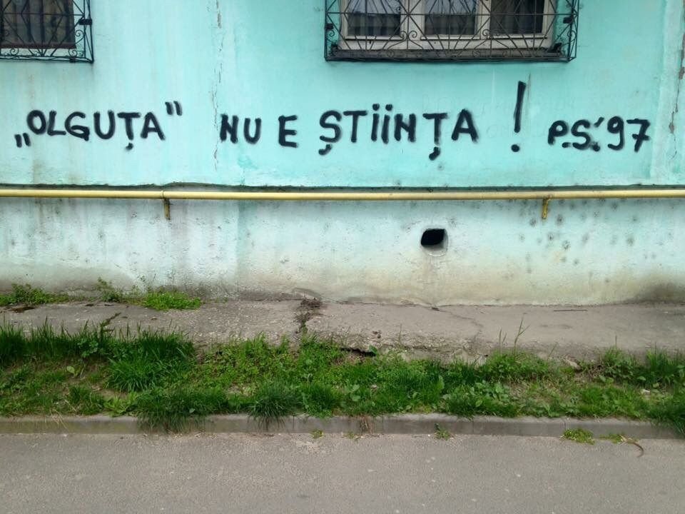 Panica noaptea trecuta in Craiova: casa lui Sorin Cartu a fost atacata! Antrenorul a depus plangere la politie pentru distrugere_3