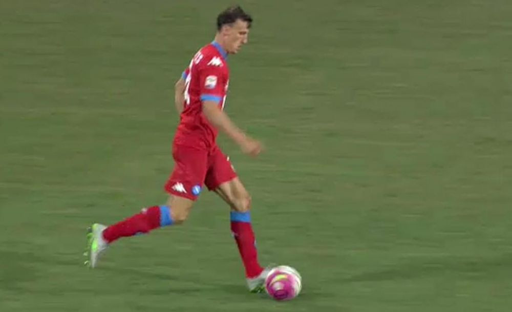 INGER SI DEMON! Ce au scris fanii lui Napoli dupa debutul lui Chiriches in Serie A! Nu aveam nevoie de inca un fundas nebun