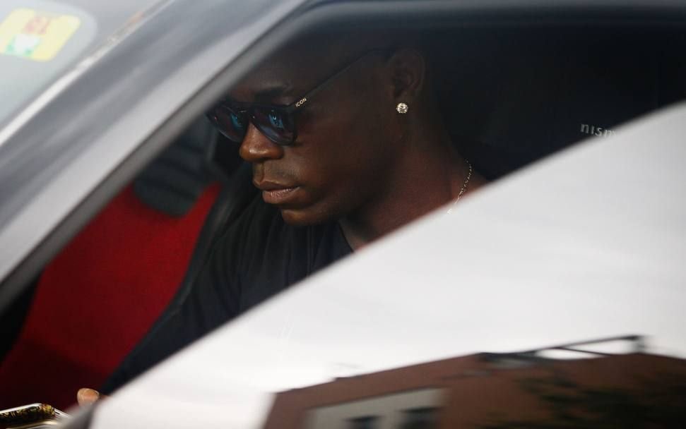 Si-a facut cadou un MONSTRU inainte de transferul la Milan! Ce super bolid de 600 CP conduce Balotelli: FOTO_3