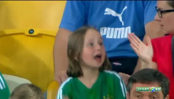 ASTEA sunt imaginile serii in Champions League! De ce plange aceasta fetita in tribune la Sahtior - Rapid Viena