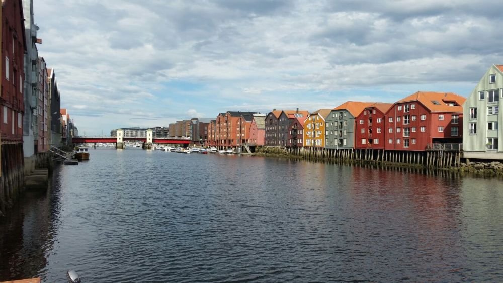 Cum arata PARADISUL in care stelistii vor sa produca marea minune. Trondheim, orasul in care oamenii se plimba cu taxi-uri TESLA si yachturi_10