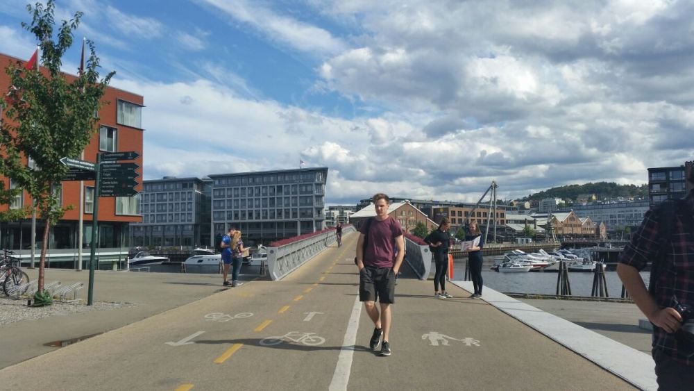 Cum arata PARADISUL in care stelistii vor sa produca marea minune. Trondheim, orasul in care oamenii se plimba cu taxi-uri TESLA si yachturi_13