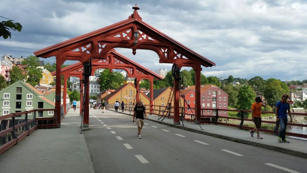 Cum arata PARADISUL in care stelistii vor sa produca marea minune. Trondheim, orasul in care oamenii se plimba cu taxi-uri TESLA si yachturi_15