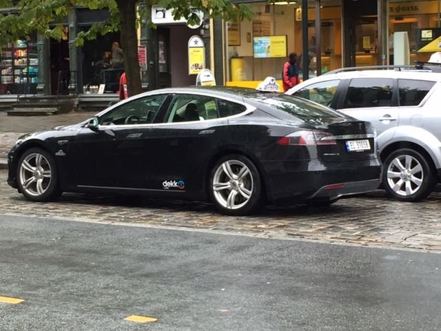 Cum arata PARADISUL in care stelistii vor sa produca marea minune. Trondheim, orasul in care oamenii se plimba cu taxi-uri TESLA si yachturi_24