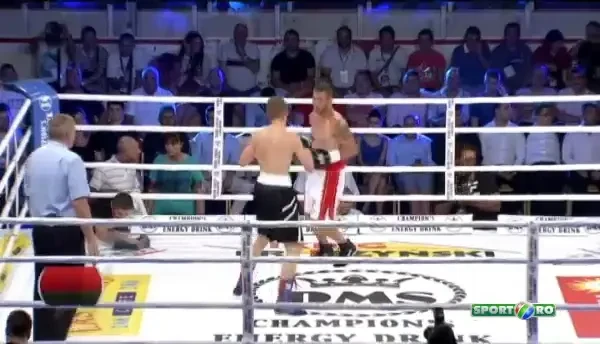 Bombardierul Simion e noul campion mondial WBF, dupa ce l-a pulverizat pe maghiarul Kis